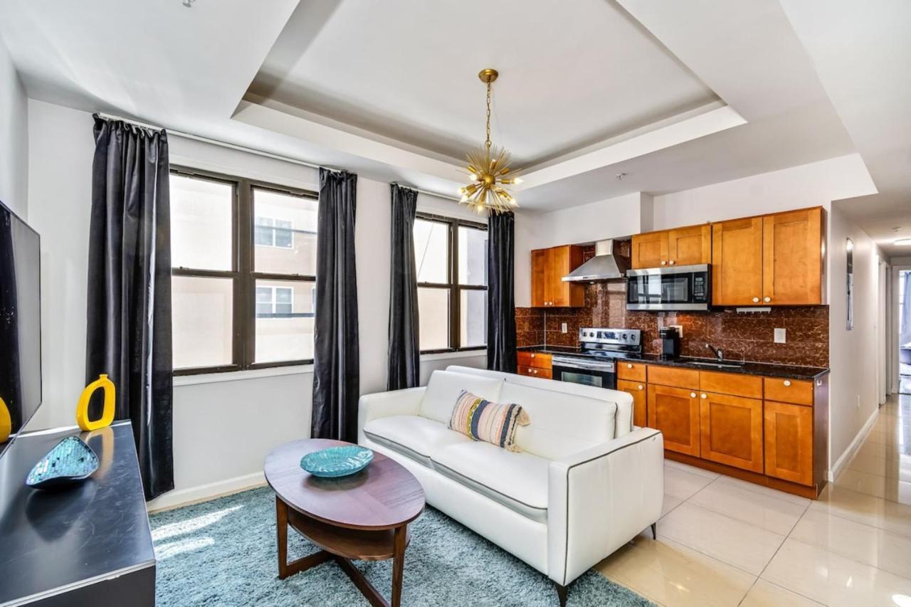 Classic Modern With A Splash Of Glam 2bd Apt Apartment Philadelphia