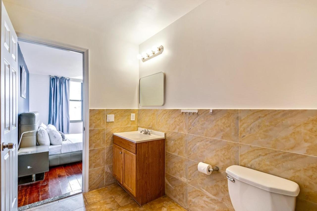 Classic Modern With A Splash Of Glam 2bd Apt Apartment Philadelphia