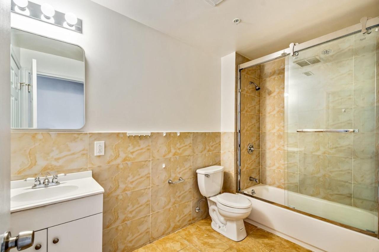 Apartment Classic Modern With A Splash Of Glam 2bd Apt *